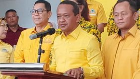 Ketua Umum Partai Golkar Bahlil Lahadalia berbicara tentang pentingnya demokrasi yang santun dan merespons sentilan Ketua Umum PDIP, Megawati tentang warna pakaian partai.