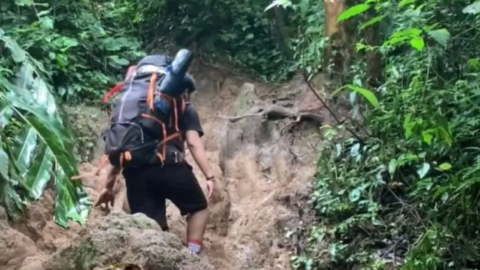 Jalur pendakian Gunung Dempo, Kota Pagaralam, Sumatera Selatan.