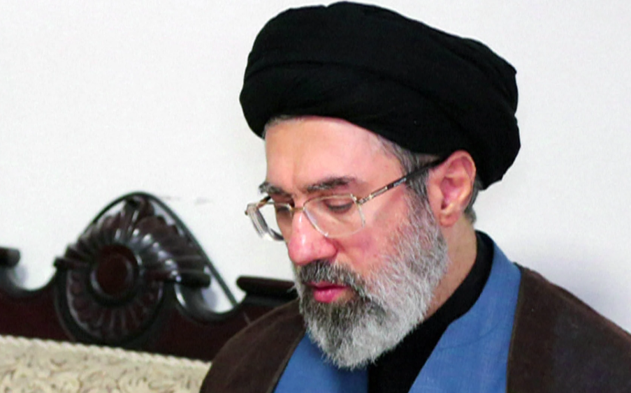 Foto yang dirilis ini, diambil di Teheran pada 30 Oktober 2024, menunjukkan Mojtaba Khamenei, putra dari pemimpin tertinggi Iran yang telah terbunuh, Ayatollah Ali Khamenei. (Kantor Pemimpin Tertinggi / AFP) <b>(Times of Israel)</b>