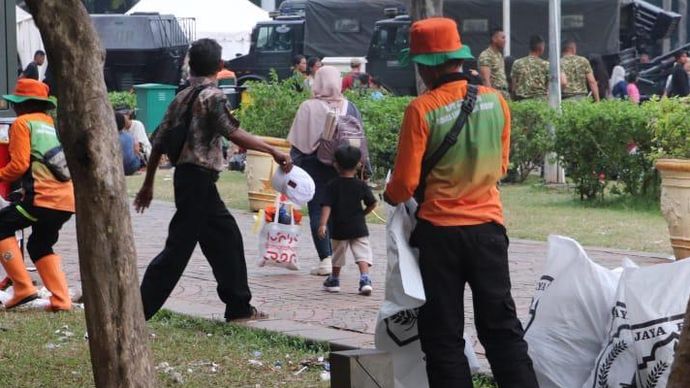 DLH DKI Jakarta Angkut 126,65 Ton Sampah Usai Perayaan HUT ke-80 TNI di Monas