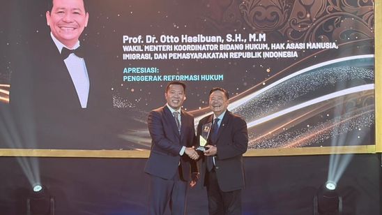 Otto Hasibuan Raih Penghargaan Anugerah Bakti Nusantara 2025 Sebagai Penggerak Reformasi Hukum