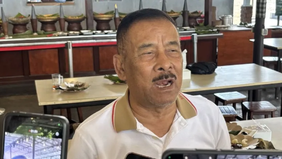 Manajer Persib Bandung, Umuh Muchtar mengungkapkan nazar apabila Persib berhasil meraih gelar juara Super League 2025/2026. Umuh berjanji akan menggelar acara syukuran besar bersama bobotoh.
