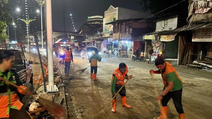 18,72 Ton Sampah di Kawasan DPR Dibersihkan usai demo