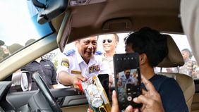 Wakil Menteri Perhubungan Suntana bersama Kakorlantas Polri Aan Suhanan meninjau kesiapan jalur lalu lintas dan keselamatan transportasi di kawasan wisata Candi Prambanan, Yogyakarta, Sabtu 28 Desember 2024.
