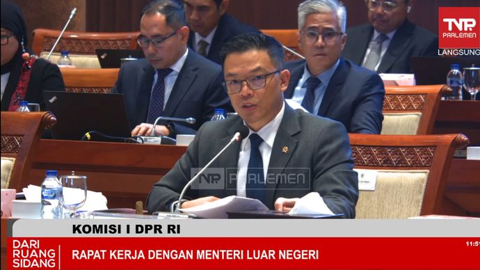 Menlu Sugiono saat rapat dengan Komisi I DPR RI. 