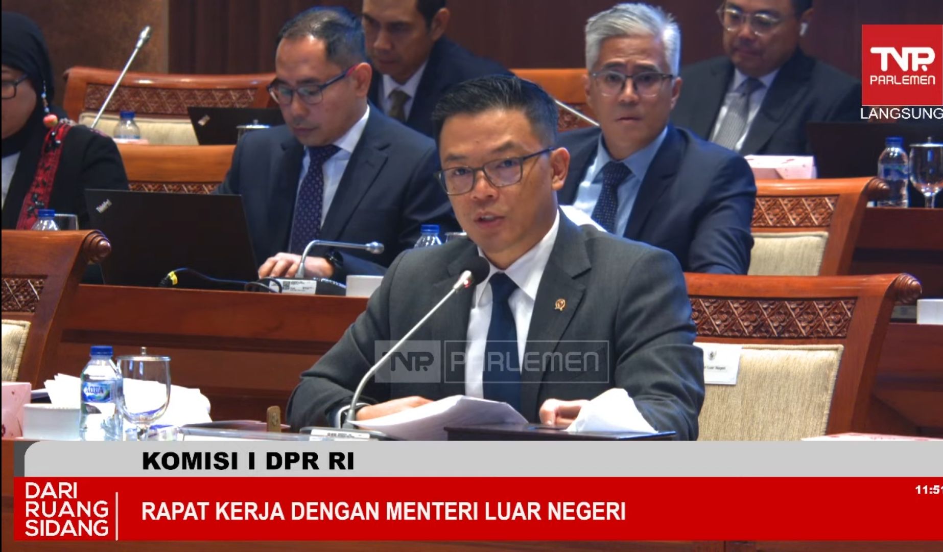 Menlu Sugiono saat rapat dengan Komisi I DPR RI.  <b>(YouTube)</b>