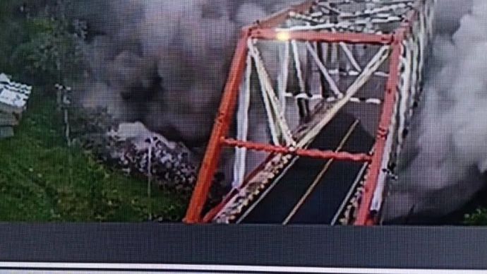 Luncuran awan panas Gunung Semeru terpantau di CCTV sudah mencapai di bawah jembatan Gladak Perak Lumajang pada Rabu, 19 November 2025 petang. ANTARA/HO-CCTV Semeru