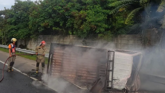 Satu orang dilaporkan menderita luka ringan dalam insiden kebakaran mobil pick up di Tol Jakarta-Tangerang, tepatnya di lintas Kilometer (KM) 37, Balaraja Barat pada Senin (2/12/2024) pagi.