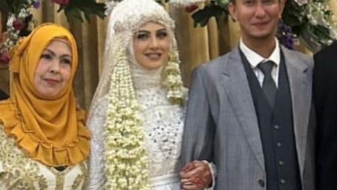 Foto pernikahan Habib Bahar bin Smith dengan wanita bernama Helwa Bachmid. 