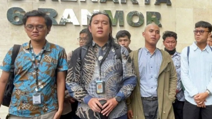 Arsip foto - Perwakilan Tim Advokasi untuk Demokrasi (TAUD), Andrie Yunus (kedua kiri) saat ditemui di Polda Metro Jaya, Jakarta, Rabu (4/6/2025). ANTARA/Ilham Kausar/aa.