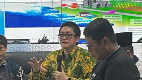 Penelitian Badan Riset dan Inovasi Nasional (BRIN) mengungkap temuan air hujan di Jakarta mengandung partikel mikroplastik berbahaya. Hasil riset ini memicu kekhawatiran akan semakin luasnya pencemaran plastik, bahkan di sumber air.
