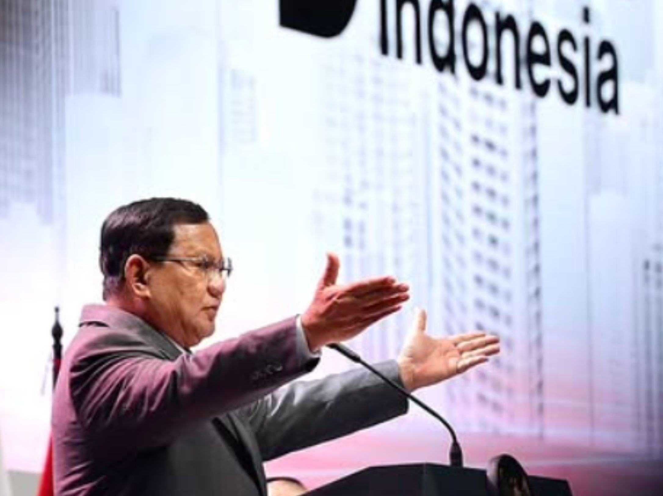 Presiden Prabowo Subianto di acara town hall Danantara <b>(Instagram @sekretariat.kabinet)</b>