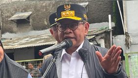Pemerintah Provinsi DKI Jakarta memastikan perbaikan jalan berlubang akibat banjir akan segera dilakukan setelah curah hujan di Jakarta berkurang. Gubernur DKI Jakarta, Pramono Anung, menegaskan bahwa langkah ini diambil agar perbaikan jalan bisa leb