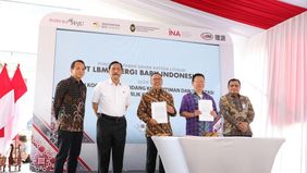 Menteri Koordinator Bidang Kemaritiman dan Investasi Luhut Binsar Pandjaitan meresmikan dimulainya tahap pertama produksi dan rencana ekspansi fasilitas produksi bahan katoda Lithium Iron Phosphate (LFP) oleh PT LBM Energi Baru Indonesia di Kawasan I