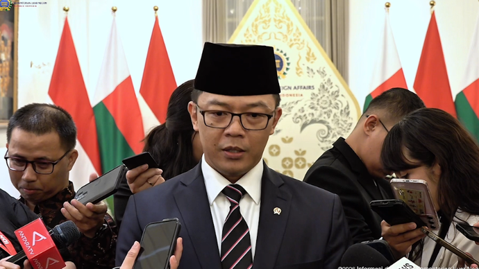 Menteri Luar Negeri Sugiono