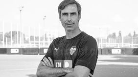 Kabar duka menyelimuti dunia sepak bola. Real Madrid secara resmi menyampaikan belasungkawa mendalam atas wafatnya Fernando Mart&iacute;n, pelatih Valencia CF Women B, yang meninggal dunia bersama tiga anaknya dalam tragedi kapal tenggelam di Labuan Bajo, N