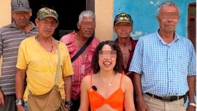 Lina, seorang wanita muda Kolombia yang terlibat dalam hubungan poliamori dengan tujuh pensiunan (lansia) 
