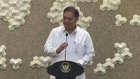 Menteri Koordinator Bidang Perekonomian Airlangga Hartarto menyampaikan pihaknya optimistis pertumbuhan ekonomi RI akan menyentuh angka 5 persen pada akhir tahun 2024.