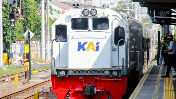 kereta api.