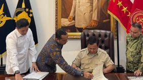 "Surat Keputusan Yang Sangat Penting Kepentingan Bangsa dan Negara Kedepan," kata Dasco.