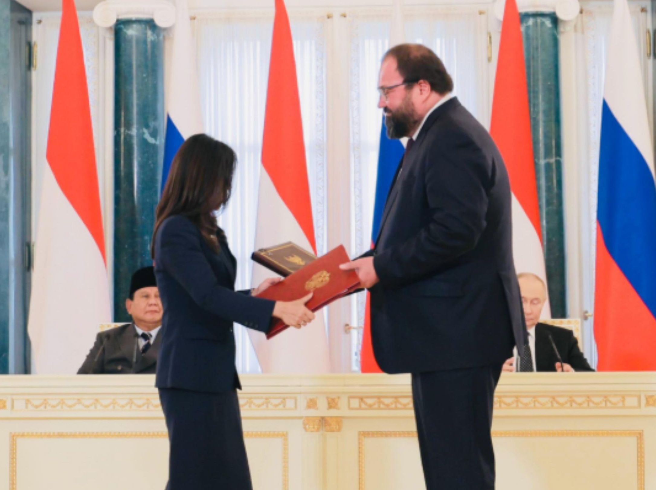 Menkomdigi Meutya Hafid dan Menteri Komunikasi dan Digital Rusia <b>(Dokumentasi Komdigi)</b>