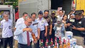 Menteri Perdagangan (Mendag) Zulkifli Hasan bersama Satuan Tugas (Satgas) Pengawasan Barang Tertentu yang Diberlakukan Tata Niaga Impor memusnahkan barang impor ilegal senilai Rp20 miliar.