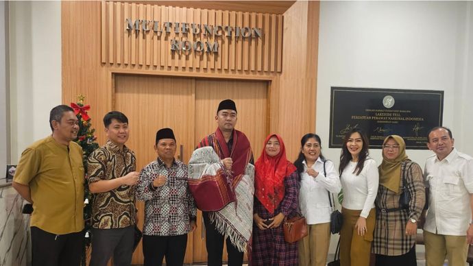 Staf Khusus Menteri Agama Republik Indonesia, Gugun Gumilar turut mendampingi sekaligus merayakan Ibadah Natal bersama jemaat HKBP Cikarang yang digelar di Lakeside Tel Cikarang