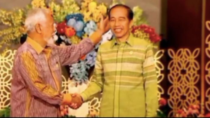 Moment PM Timor Lester Pegang Kepala Jokowi di Gala Dinner IAF