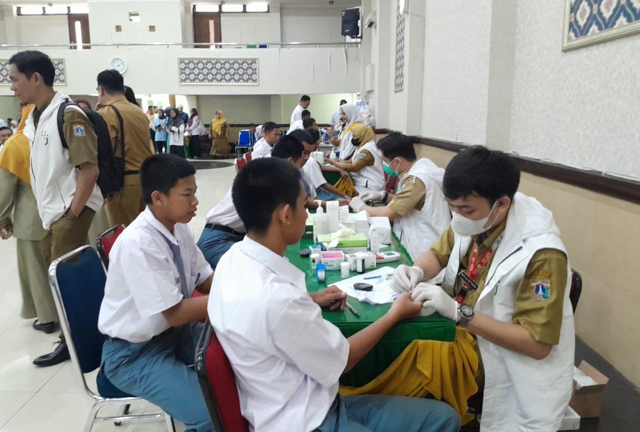 Cek kesehatan gratis di SMK Negeri 26 Jakarta <b>(NTVNews.id/ Adiansyah)</b>
