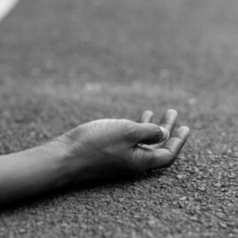 Pemotor Wanita Terkapar Usai Hantam Truk di Sukabumi