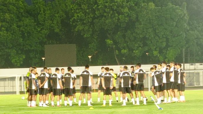 Timnas Indonesia menggelar latihan perdana di Stadion Madya, Senayan, Jakarta (12/11/2024)