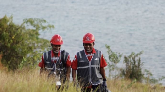 Petugas Telkom