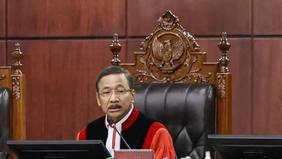 Mahkamah Konstitusi Republik Indonesia (MK) menyatakan Undang-Undang Nomor 12 Tahun 1980 tentang Hak Keuangan/Administratif Pimpinan dan Anggota Lembaga Tertinggi/Tinggi.