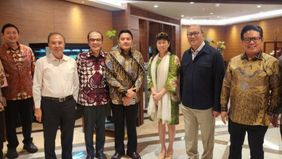 Sekretaris Kabinet (Seskab) Teddy Indra Wijaya bersama Danantara Indonesia meluncurkan Patriot Bond ke para pengusaha nasional.
