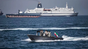 Angkatan Laut Korps Garda Revolusi Islam Iran menegaskan akan menghentikan armada Amerika Serikat dan sekutunya jika melintasi Selat Hormuz, termasuk kapal pengawal, menggunakan rudal dan kapal selam.