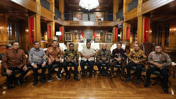 Presiden Prabowo Subianto mengadakan diskusi dengan puluhan pemimpin redaksi media massa serta tokoh senior jurnalistik di kediamannya, Padepokan Garuda Yaksa di Hambalang, Bogor, Jawa Barat pada Sabtu 22 Februari 2025.