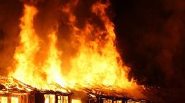 Toko Material di Kayu Manis Bogor Terbakar Hebat Malam Ini