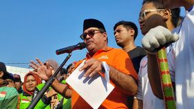 Pemerintah Provinsi DKI Jakarta, melakukan pembersihan halte Transjakarta Senen Jakarta Pusat bersama dengan pasukan Pelangi, ojek online, alumni STM, pelajar, dan masyarakat, Senin, 1 September 2025 pagi.