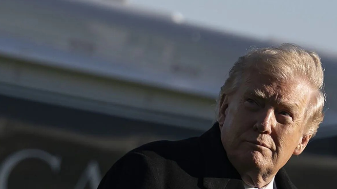 Arsip foto - Presiden Amerika Serikat Donald Trump berjalan menuju Gedung Putih setibanya di Washington, DC, dari Memphis, Tennessee, Amerika Serikat, pada 23 Maret 2026. ANTARA/Celal G&uuml;neş/Anadolu/pri. (ANTARA/Celal G&uuml;neş/Anadolu/pri)