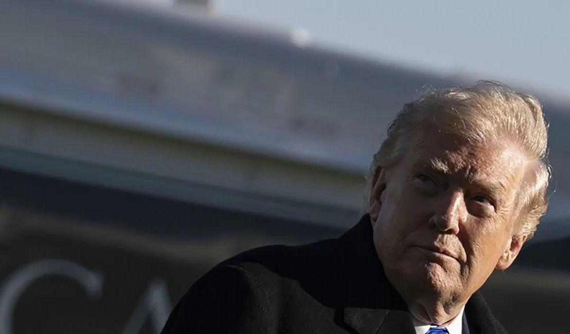 Arsip foto - Presiden Amerika Serikat Donald Trump berjalan menuju Gedung Putih setibanya di Washington, DC, dari Memphis, Tennessee, Amerika Serikat, pada 23 Maret 2026. ANTARA/Celal G&uuml;ne?/Anadolu/pri. (ANTARA/Celal G&uuml;ne?/Anadolu/pri) <b>(Antara)</b>