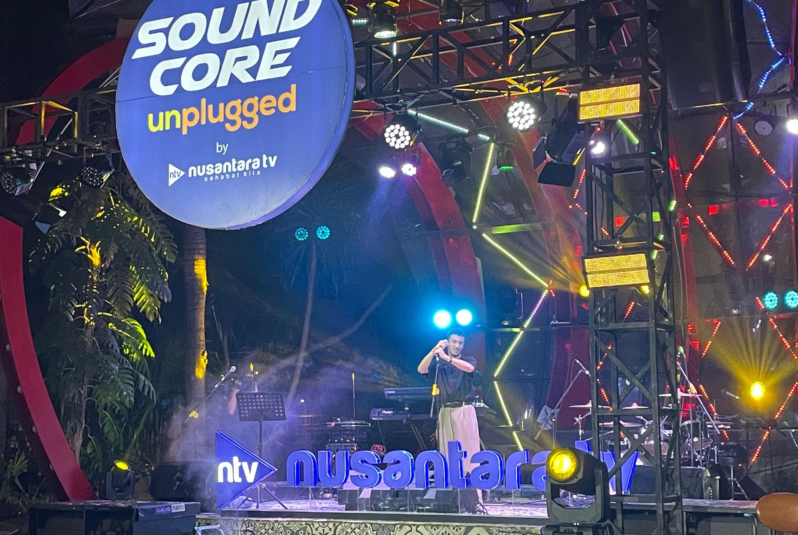 Aziz Hedra Tampil Memukau di Soundcore Unplugged Nusantara TV <b>(NTV News/ Tasya)</b>