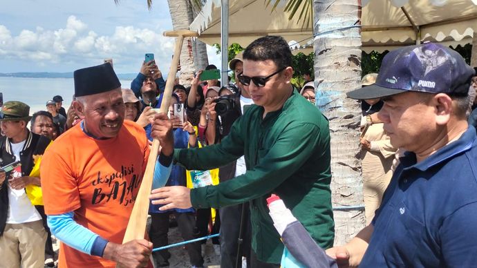 Budaya Ekspedisi Bajau Sulawesi: Dua Perahu Sandeq Berangkat dari Polman Menuju Luwuk Banggai