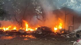 Sebuah kebakaran terjadi pada bangunan semi permanen (lapak) yang berlokasi di Jalan Ancol Barat 1, Kelurahan Ancol, Kecamatan Pademangan, Jakarta Utara, Kamis, 10 Oktober 2024.