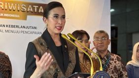Kementerian Pariwisata berencana memasang sebanyak 136 mooring buoy atau pelampung tambat di kawasan Raja Ampat sebagai upaya menjaga status UNESCO Global Geopark di wilayah tersebut.