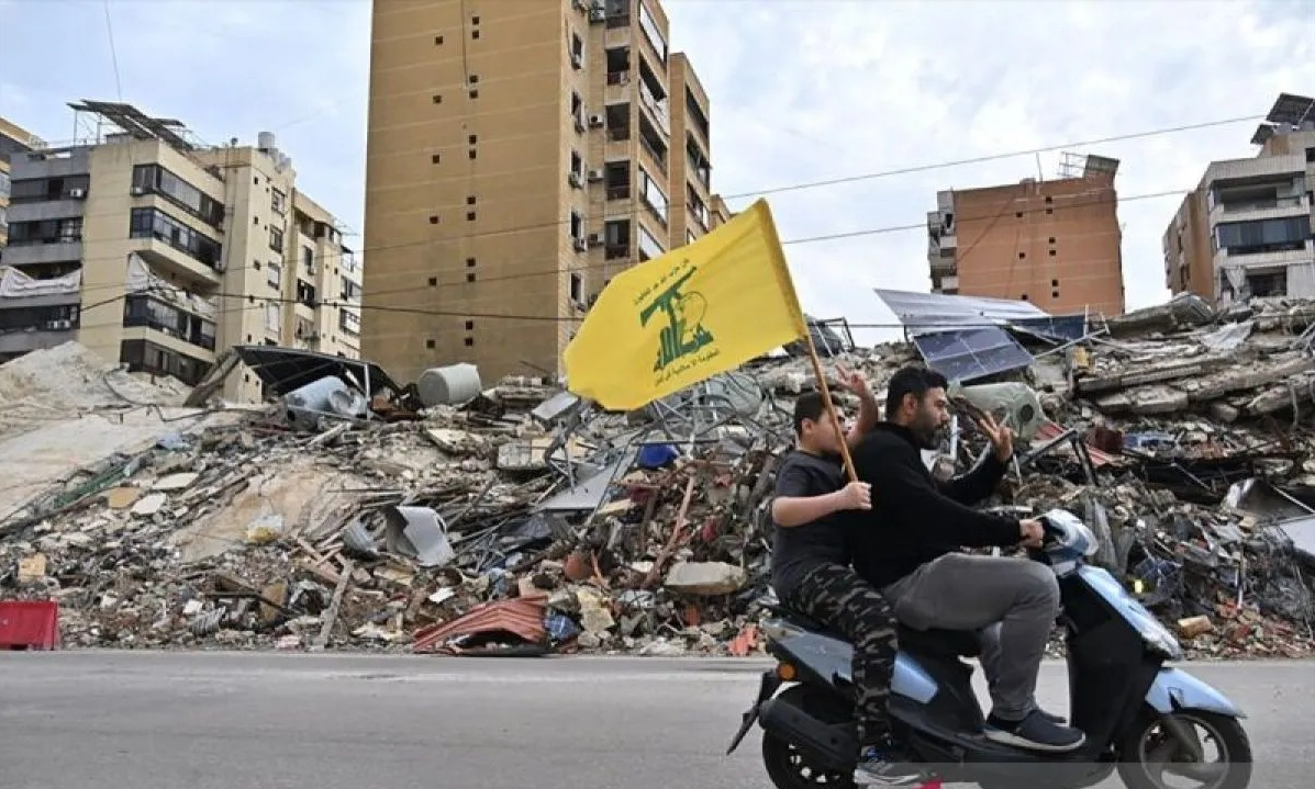 Orang-orang terlihat di jalan-jalan wilayah Dahieh setelah dimulainya gencatan senjata sementara selama 10 hari antara Israel dan Lebanon pada 17 April 2026 di Beirut, Lebanon. ANTARA/Houssam Shbaro/Anadolu/pri. <b>(Antara)</b>