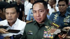 Jenderal Agus Subiyanto, Panglima TNI, mengungkap akan memberikan sanksi yang keras kepada prajurit TNI yang terlibat dalam judi online (Judol).