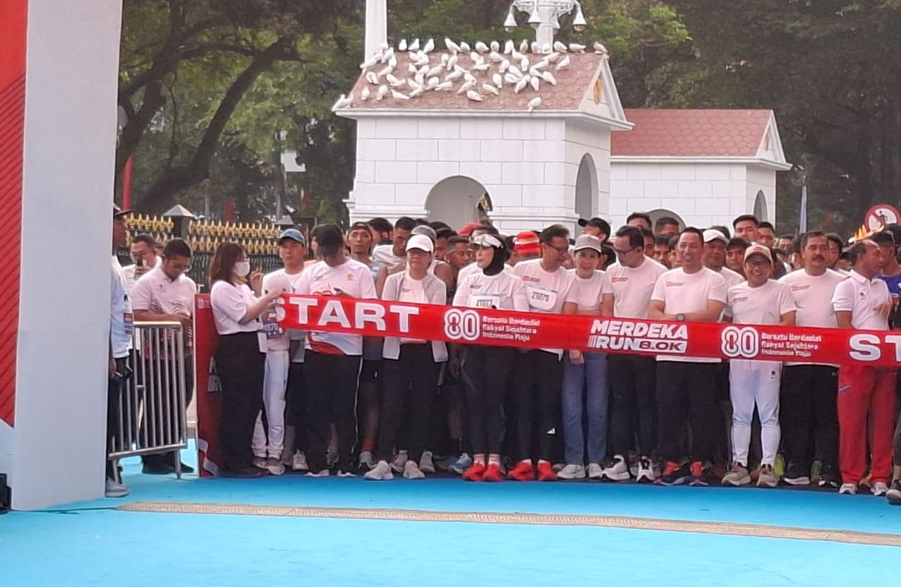 Menteri Keuangan Sri Mulayani, Menko Cak Imin, Menteri Kesehatan Budi Gunandi Sadikin, Menteri Imigrasi dan Pemasyarakatan Agus Adrianto serta Kapoli Jendreal Listyo Sigit Prabowo ikut memeriahkan Merdeka Run. <b>(NTV News / Zaki Islami)</b>