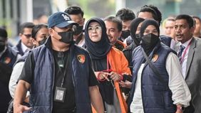 Tifauziah Tyassuma atau dokter Tifa, yang berstatus tersangka dalam kasus dugaan fitnah dan pencemaran nama baik terkait keaslian ijazah Presiden ke-7 RI Joko Widodo, memutuskan mencabut permohonan praperadilan yang sebelumnya diajukan ke Pengadilan 