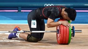 Atlet angkat besi (lifter) kelas 73 KG, Rizki Juniansyah berhasil meraih medali emas di Olimpiade Paris 2024. Hal tersebutlah yang membuat Presiden Jokowi atas pencapaiannya.