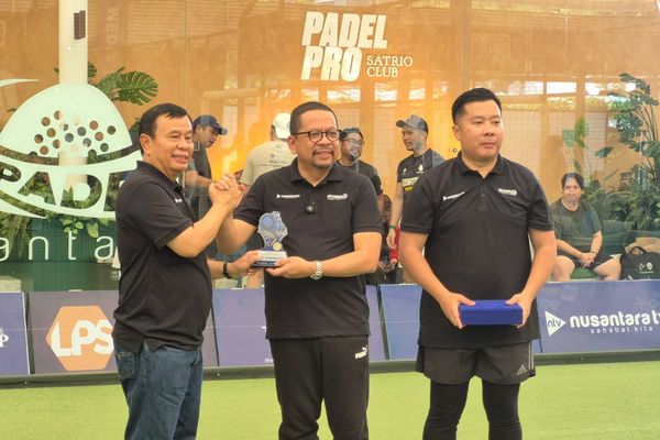 Kepala Badan Komunikasi Pemerintah (Bakom), Muhammad Qodari bersama Presiden Komisaris NT Corp, Nurdin Tampubolon dan Direktur Nusantara TV, Randy Monthonaro Tampubolon